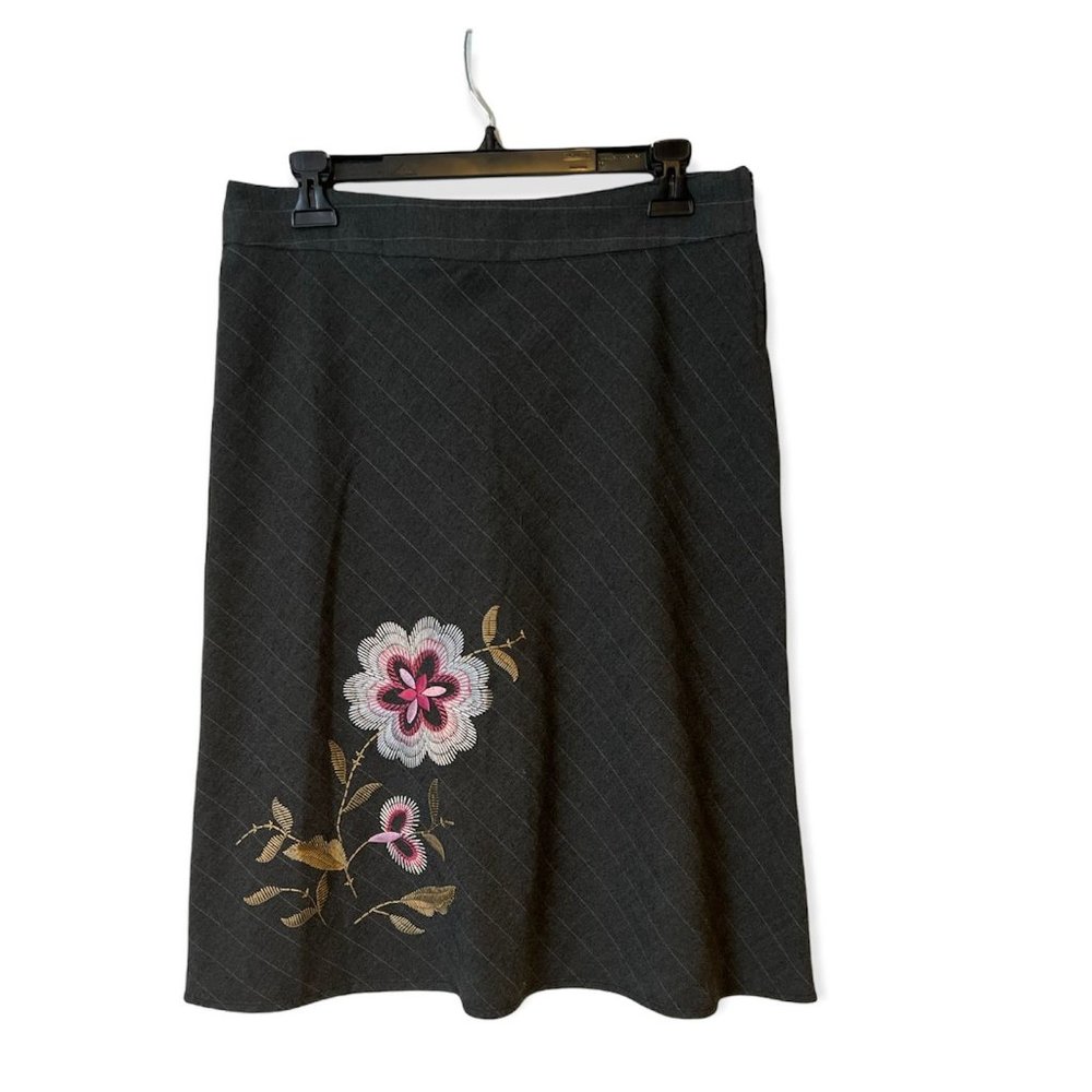 Scott A Line Skirt Womens Medium Embroidered Floral Needlepoint Flowy Gray Knee